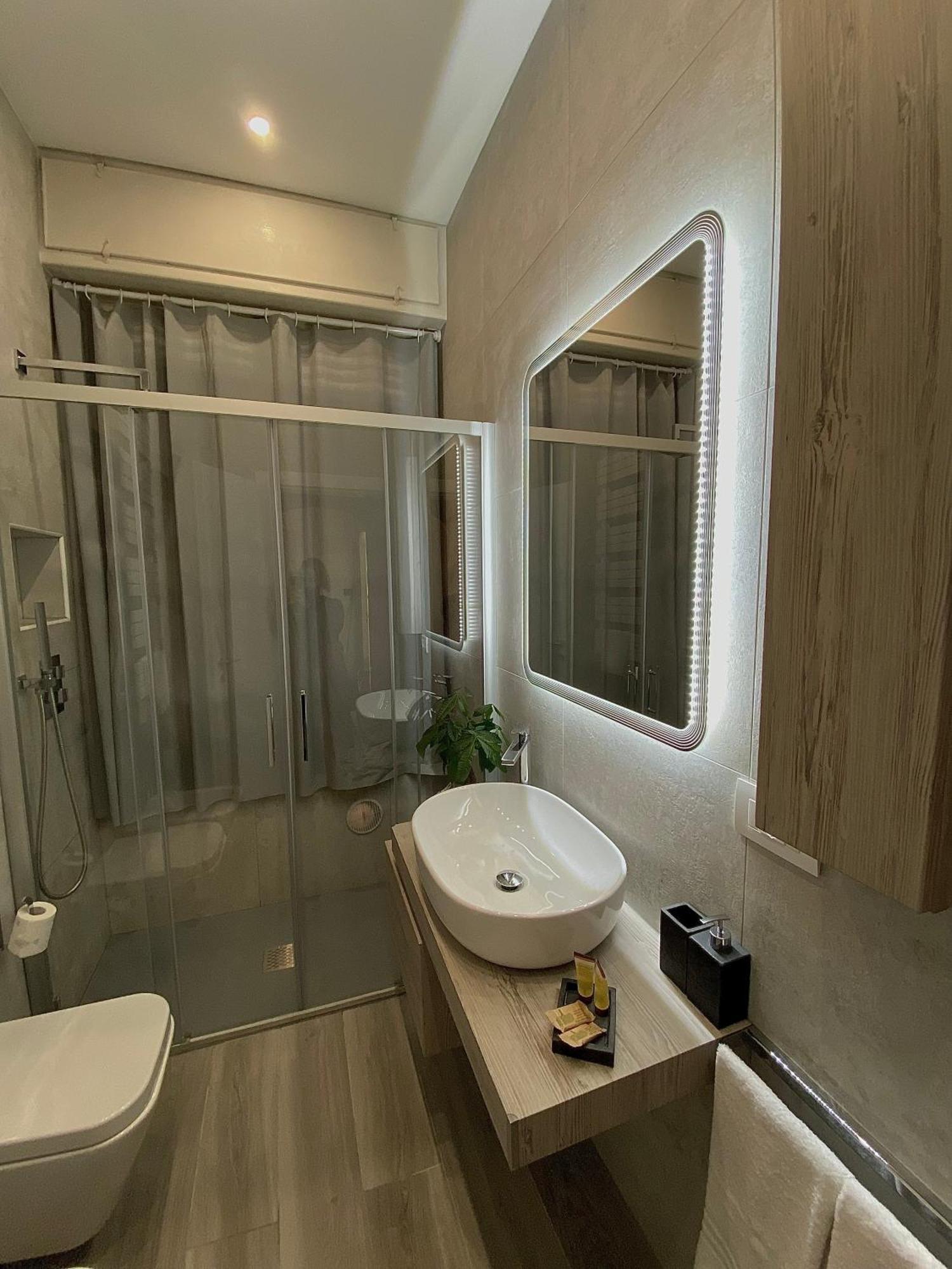 Casa Sara Como Lake Parcheggio Interno Privato Cernobbio Exterior foto